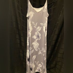 Cute grey flower dress!